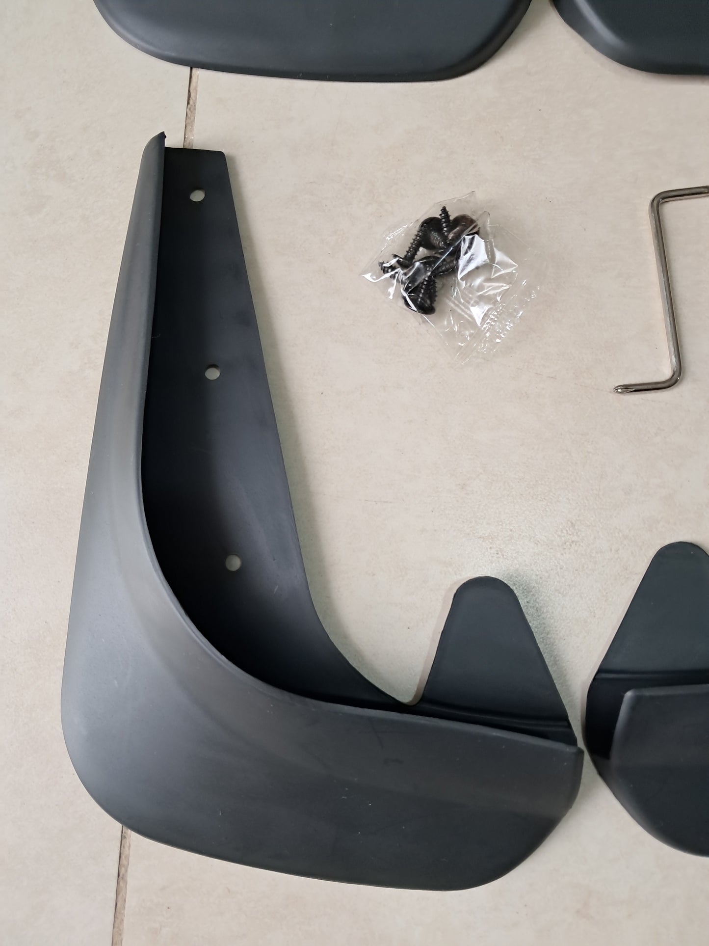 4PCS Rubber Plastic Wearing Mud Flaps Splash Guards Fit For Car Front & Rear Fender