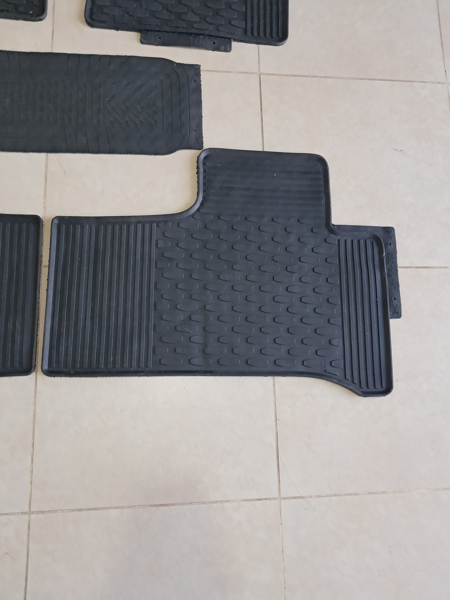 Range Rover Vogue 2002–2012 Original Rubber Floor Mats Set (L322) – Full Set