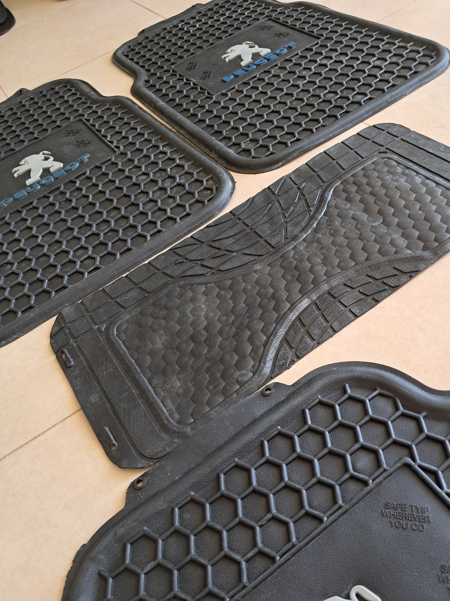 Peugeot Honeycomb Rubber Floor Mats – Heavy Duty Universal 5PCS Set