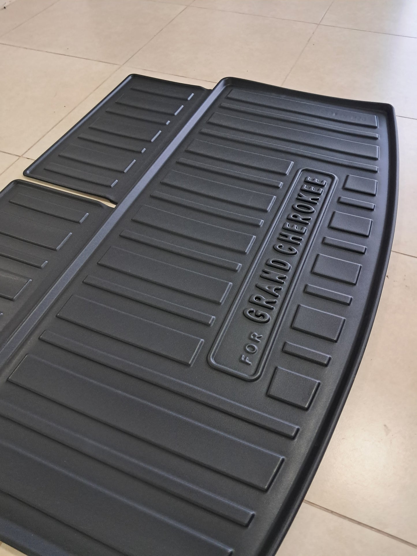 Jeep Grand Cherokee 2022–2025 Original Cargo Trunk Mat – Premium Rubber Liner (WL New Shape)