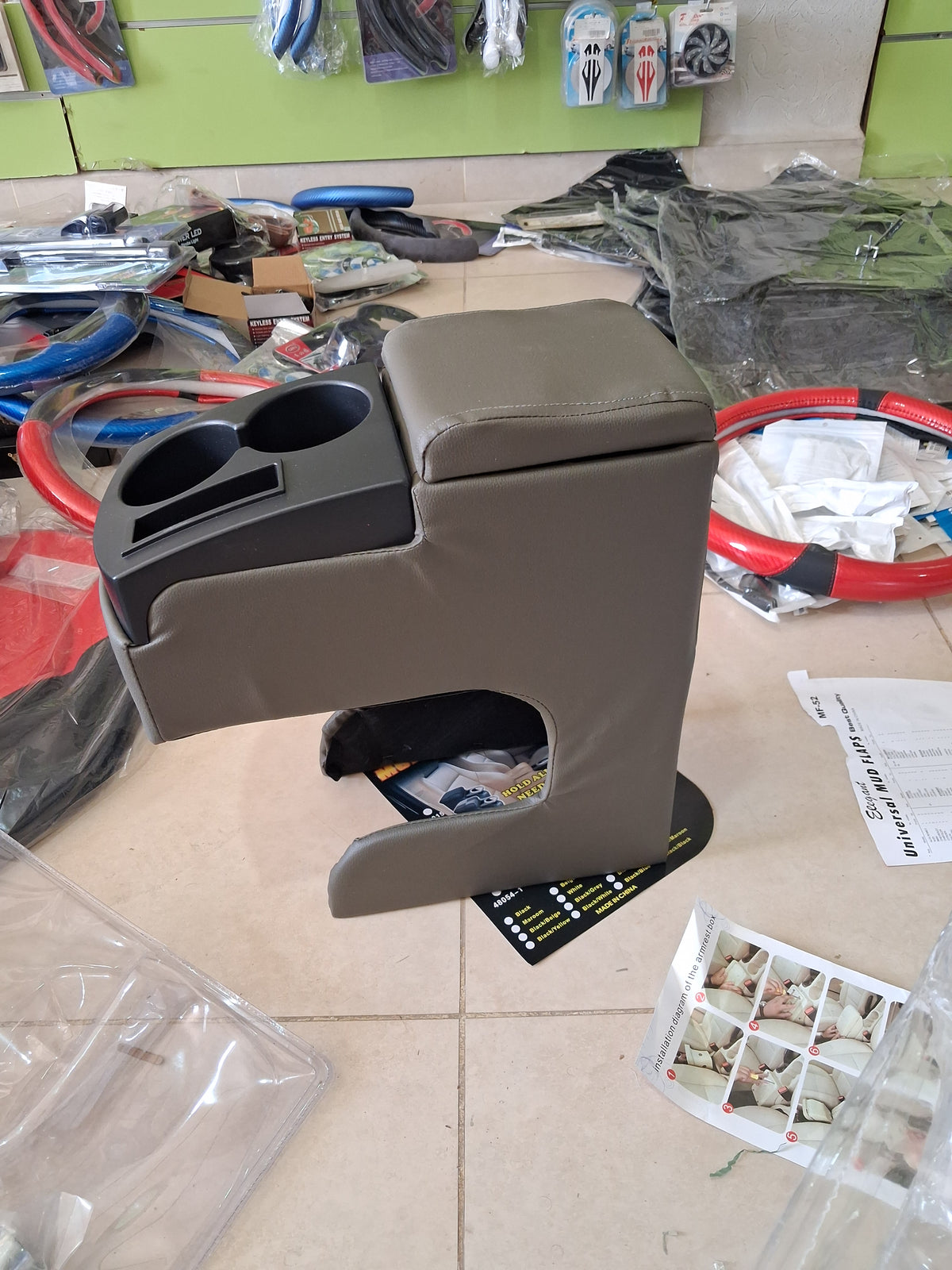 34×34×14 cm armrest with storage compartment and a cup holder, universal car center console storage box multifunctional plastic bracket armrest box for cars, vans, SUVs