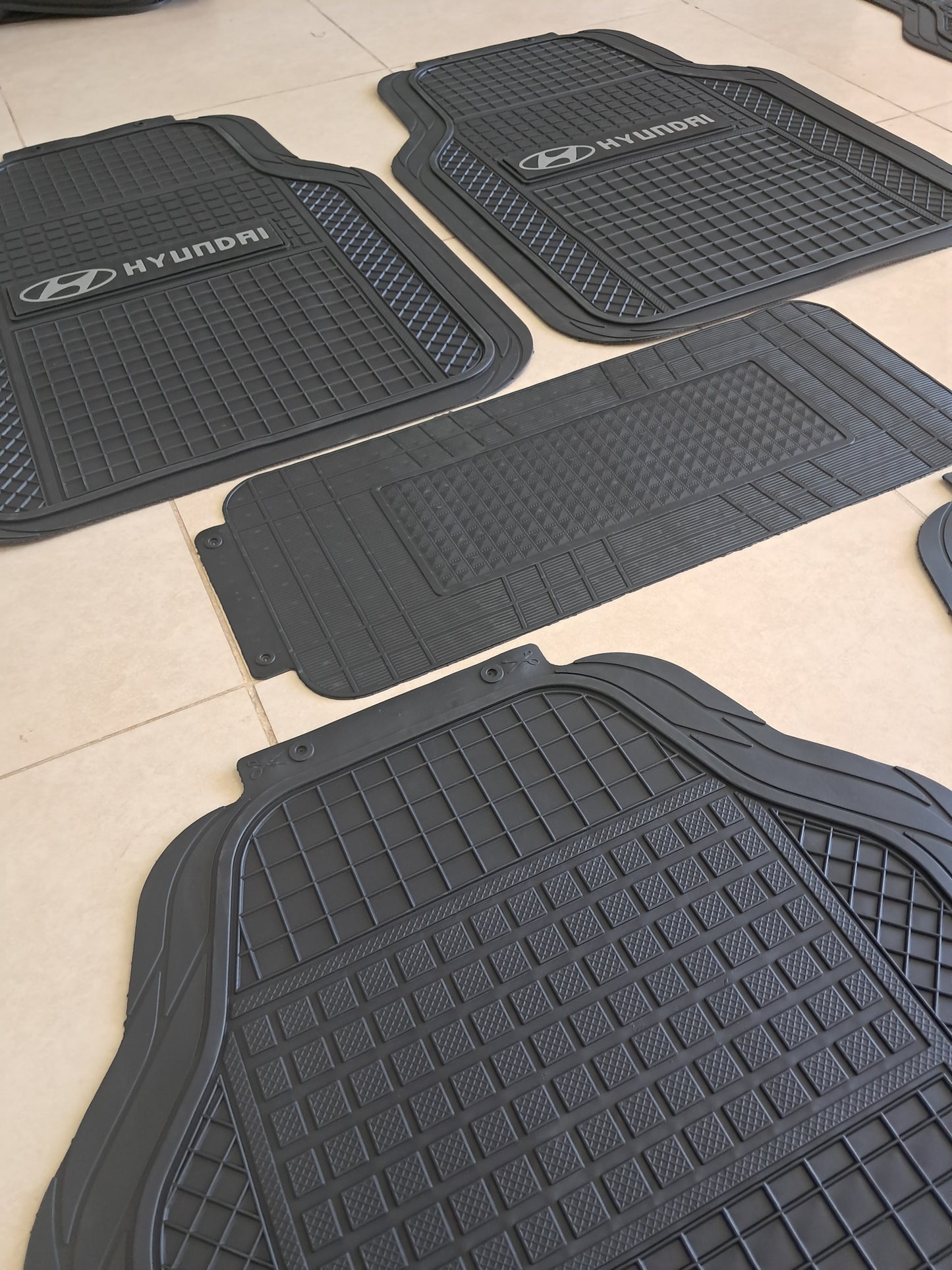 Hyundia Grey Logo SportLine Rubber Floor Mats – Anti-Slip All-Season 5 Piece Set