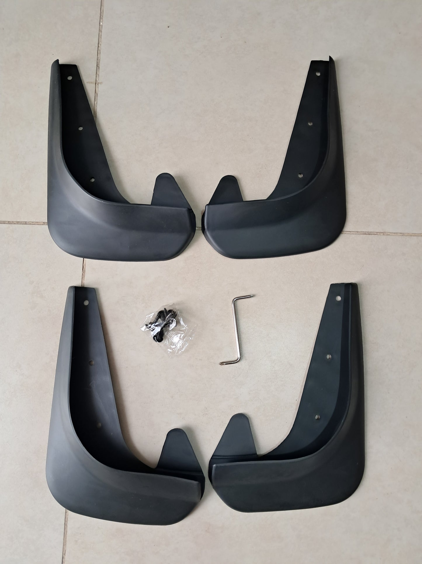 4PCS Rubber Plastic Wearing Mud Flaps Splash Guards Fit For Car Front & Rear Fender