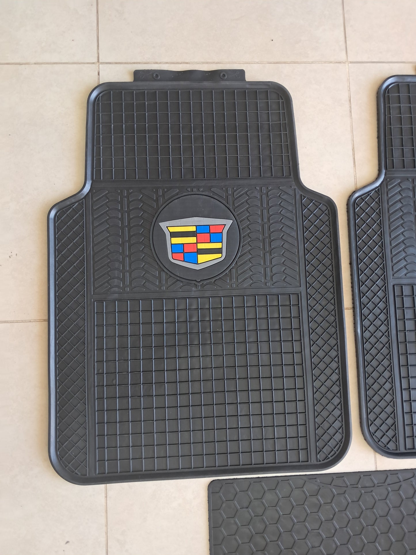 Cadillac Style Rubber Floor Mats – Universal Fit Anti-Slip All-Weather (5 PCS)
