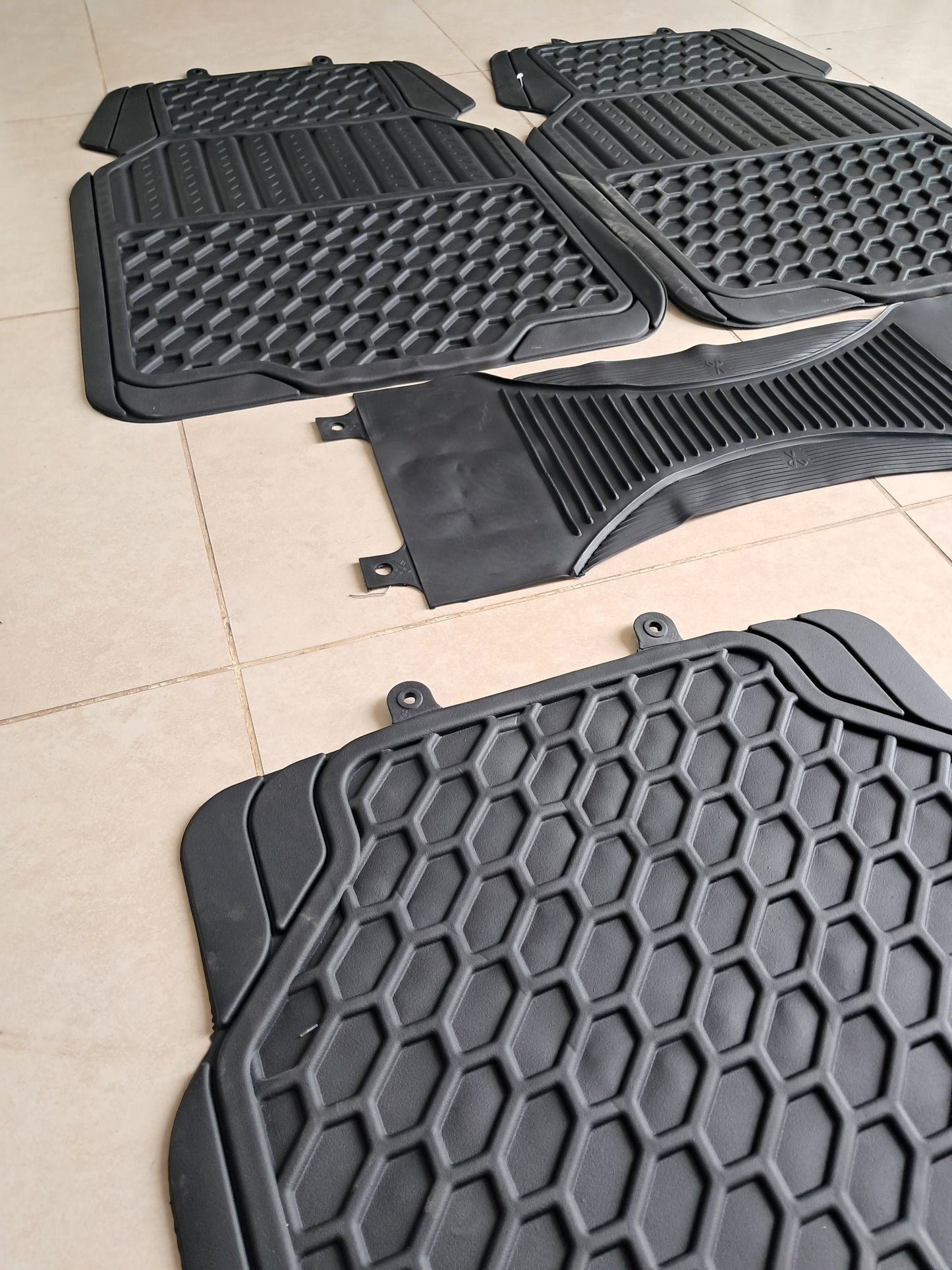 Honeycomb Design 5 PCS Black Heavy Duty Rubber Car Floor Mats – Anti-Slip & Waterproof