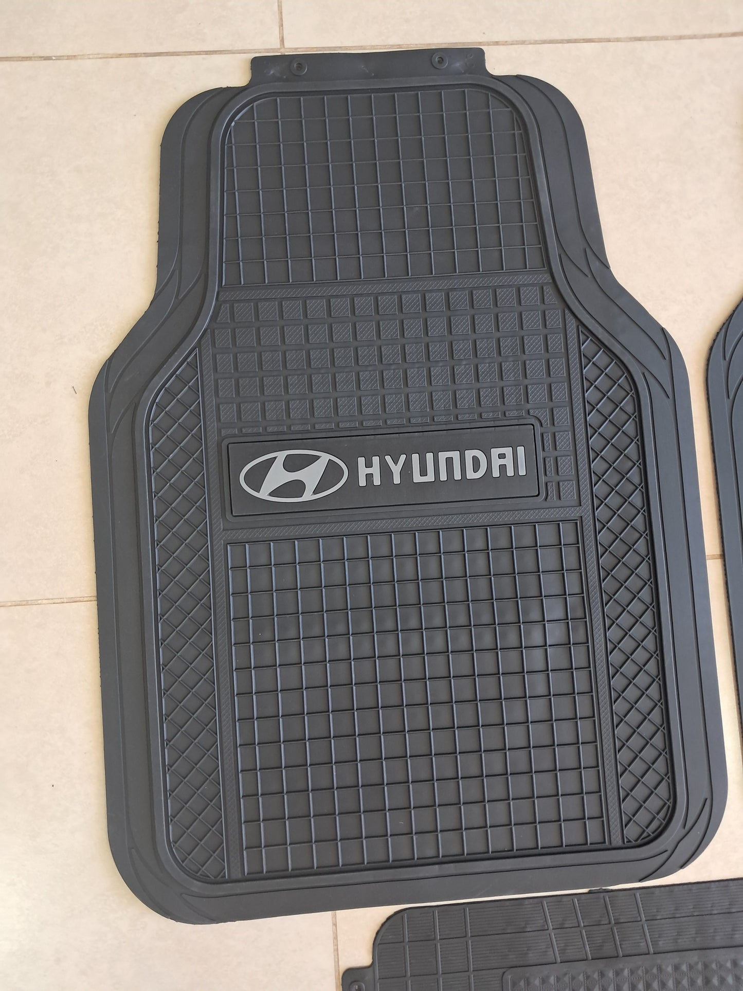 Hyundia Grey Logo SportLine Rubber Floor Mats – Anti-Slip All-Season 5 Piece Set