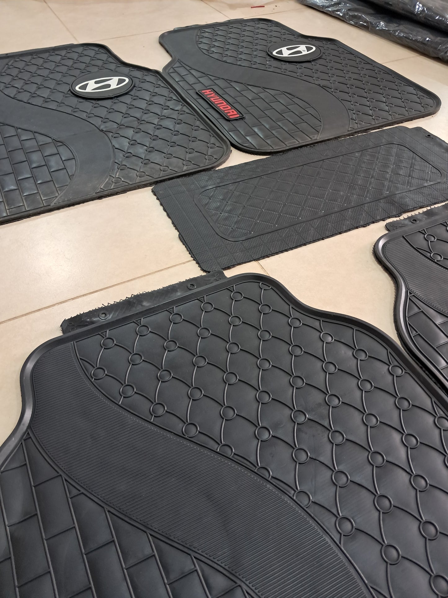 Hyundia 3D Luxury Rubber Floor Mats – Universal 5PCS Set