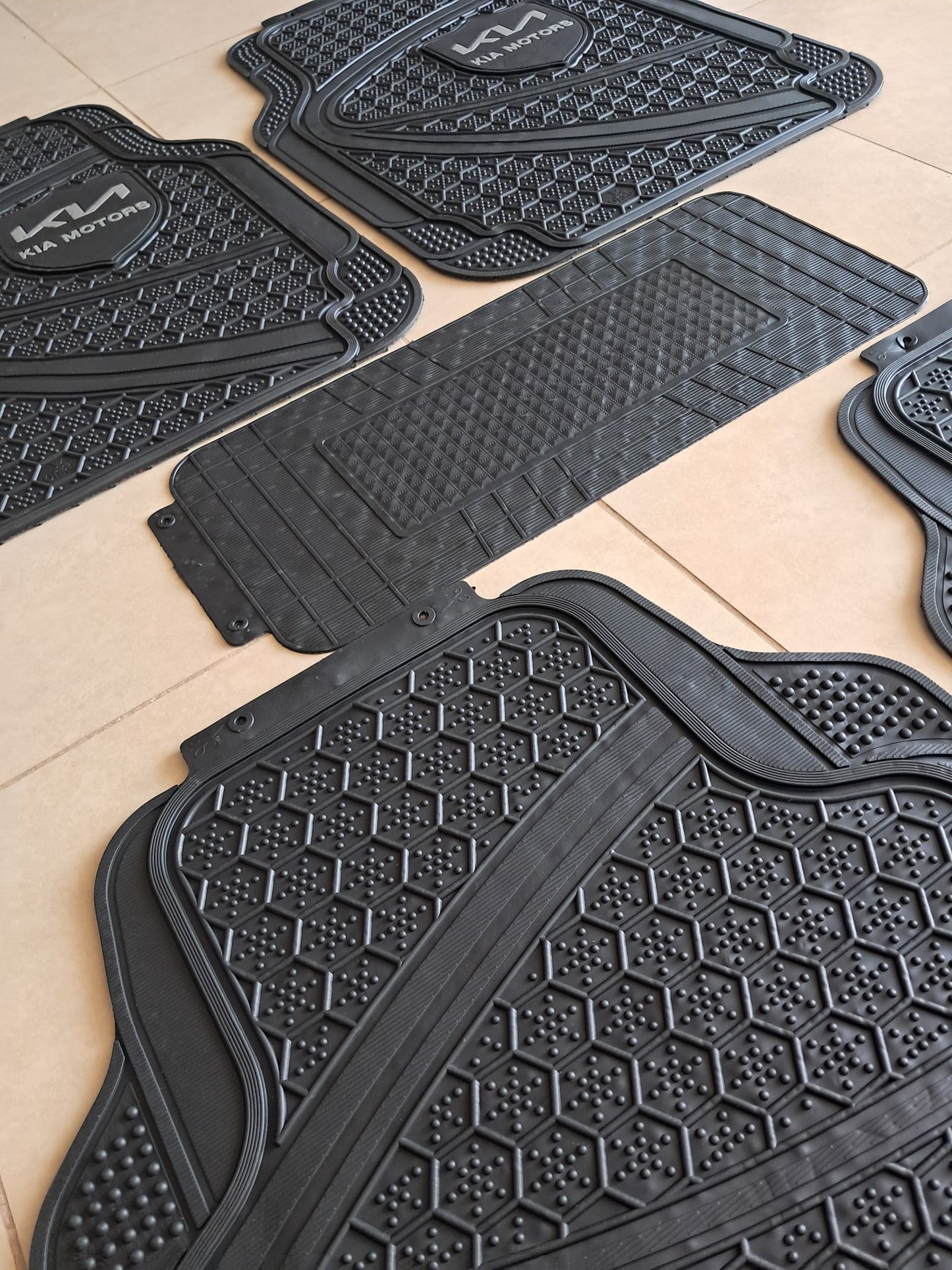 Kia Premium Shield Design All-Weather 5PCS Floor Mats Set – Universal Fit for All Vehicles