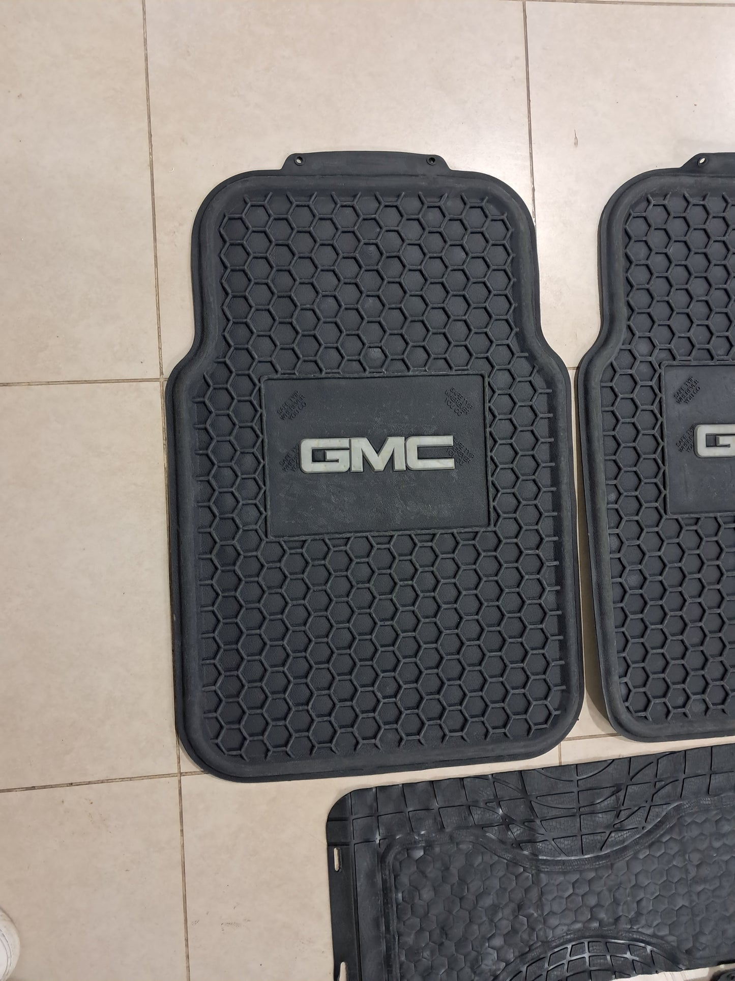 GMC Honeycomb Rubber Floor Mats – Heavy Duty Universal 5PCS Set