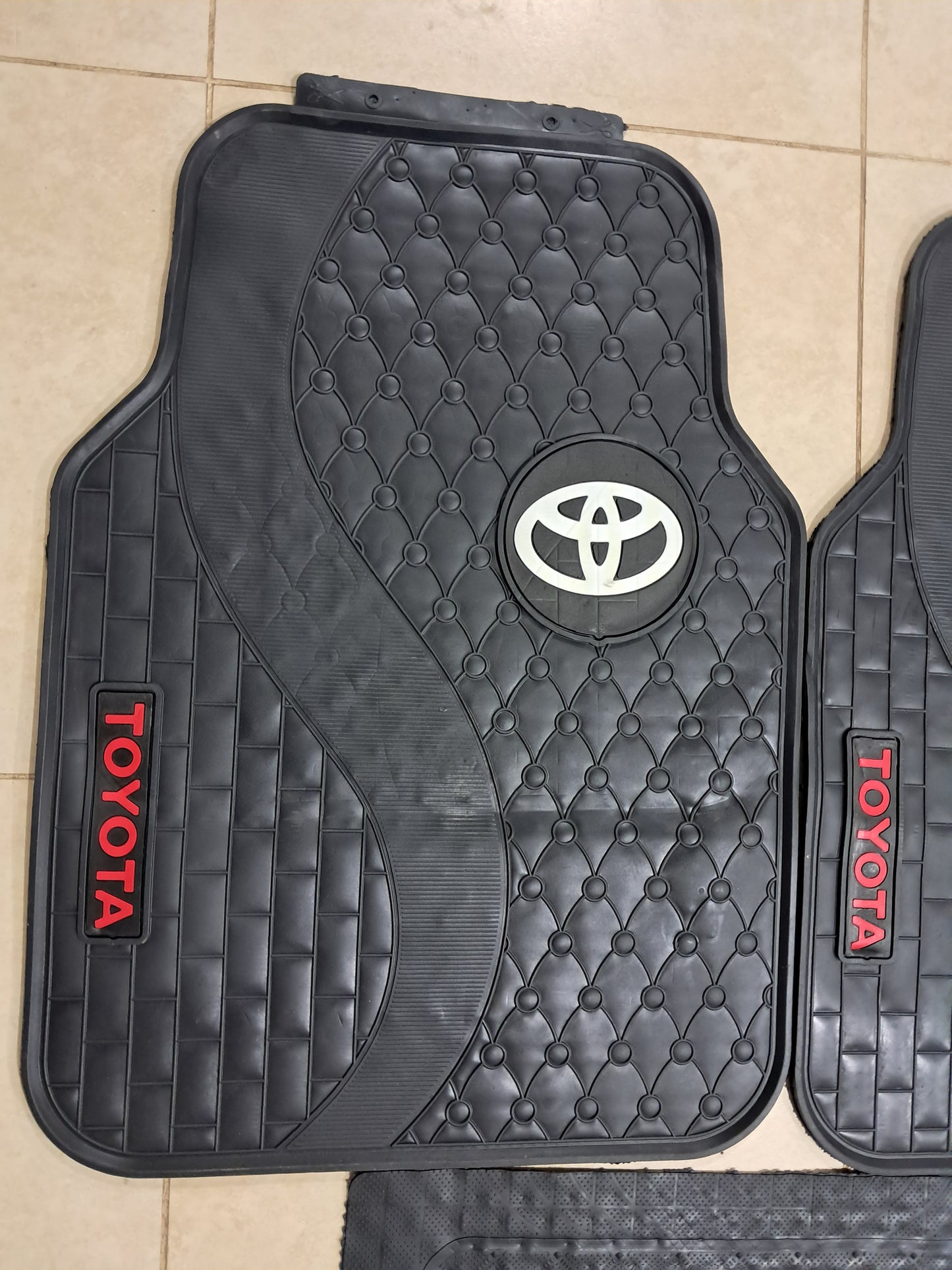 Toyota 3D Luxury Rubber Floor Mats – Universal 5PCS Set