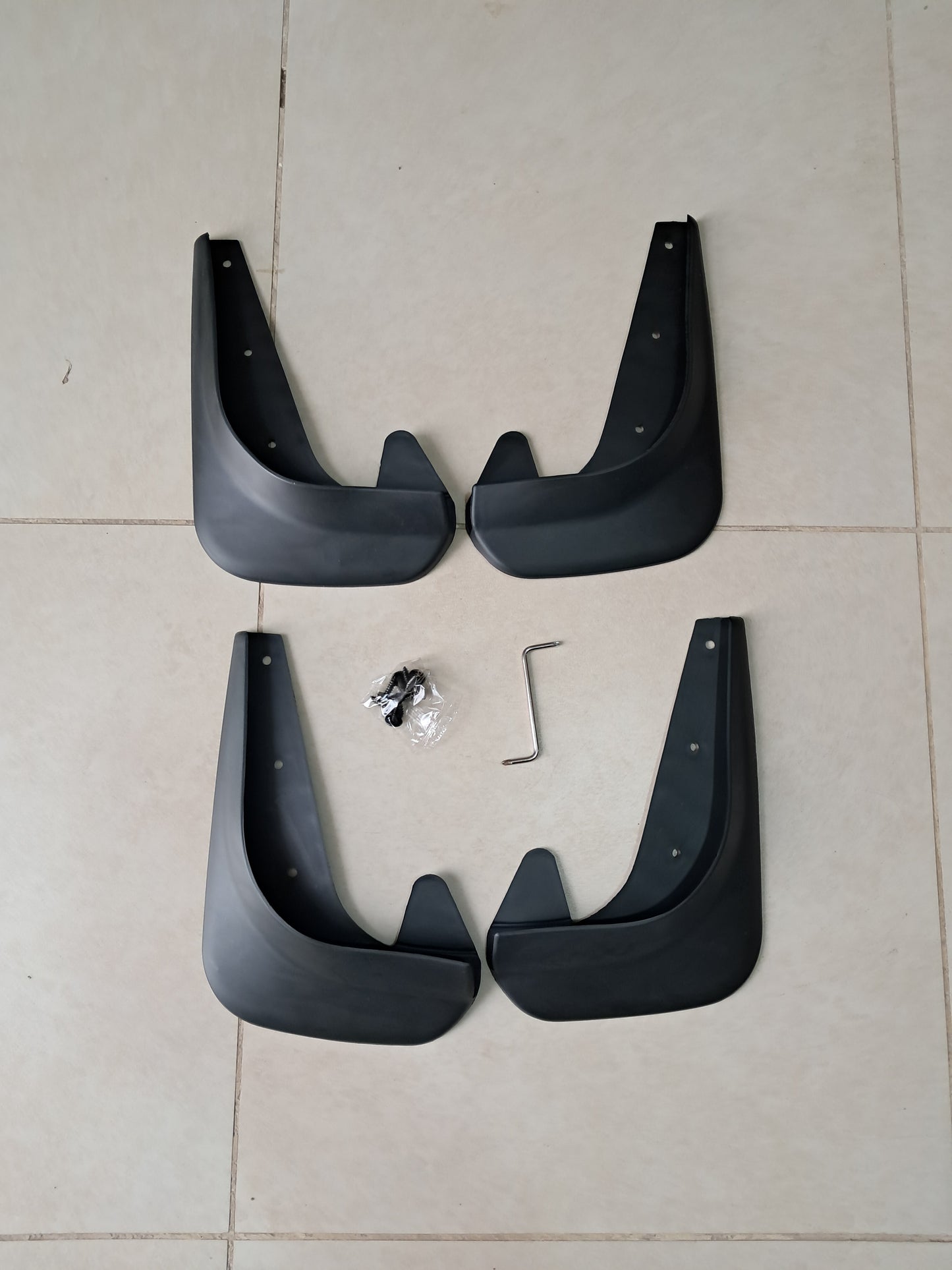 4PCS Rubber Plastic Wearing Mud Flaps Splash Guards Fit For Car Front & Rear Fender
