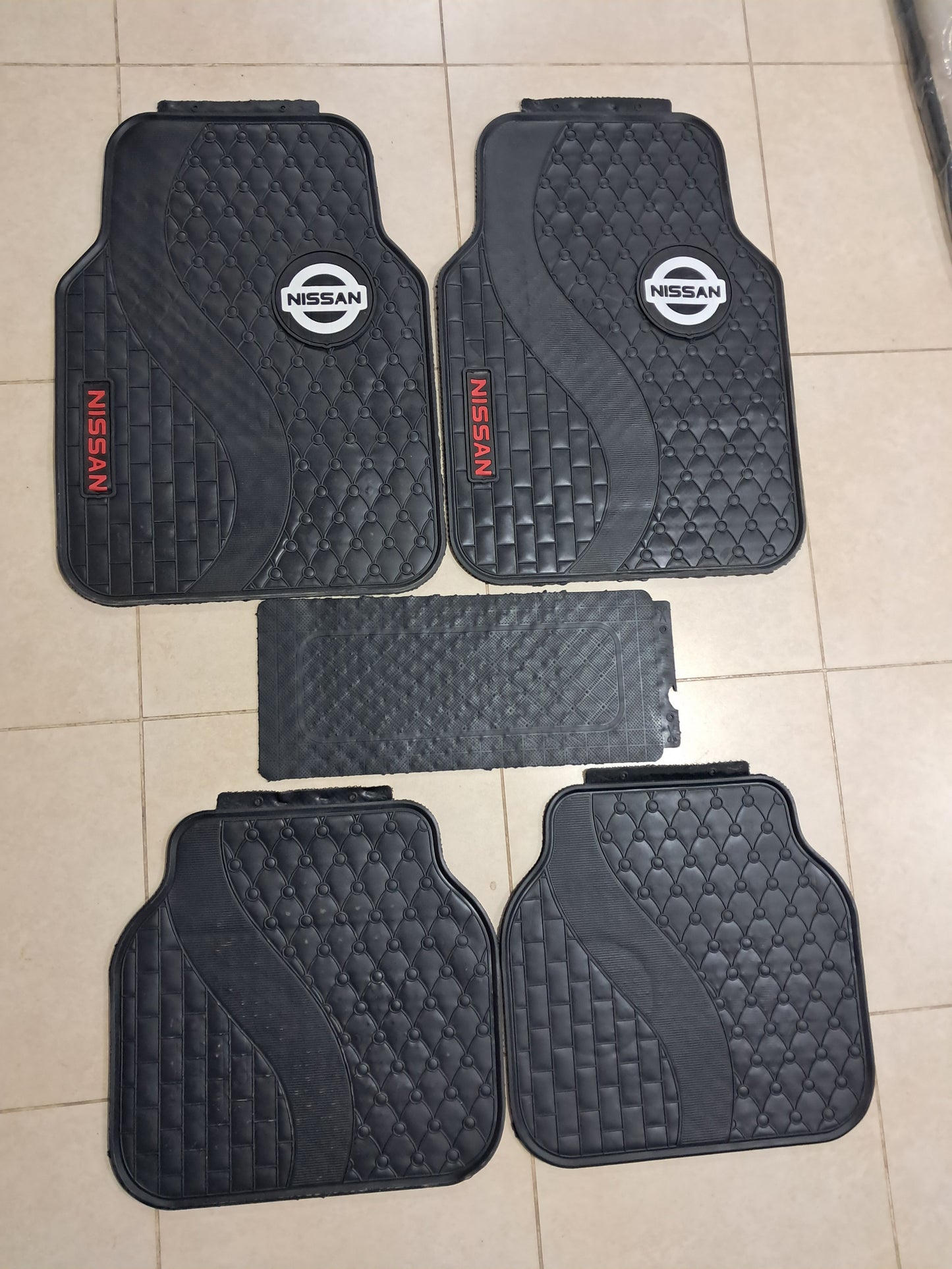 Nissan 3D Luxury Rubber Floor Mats – Universal 5PCS Set