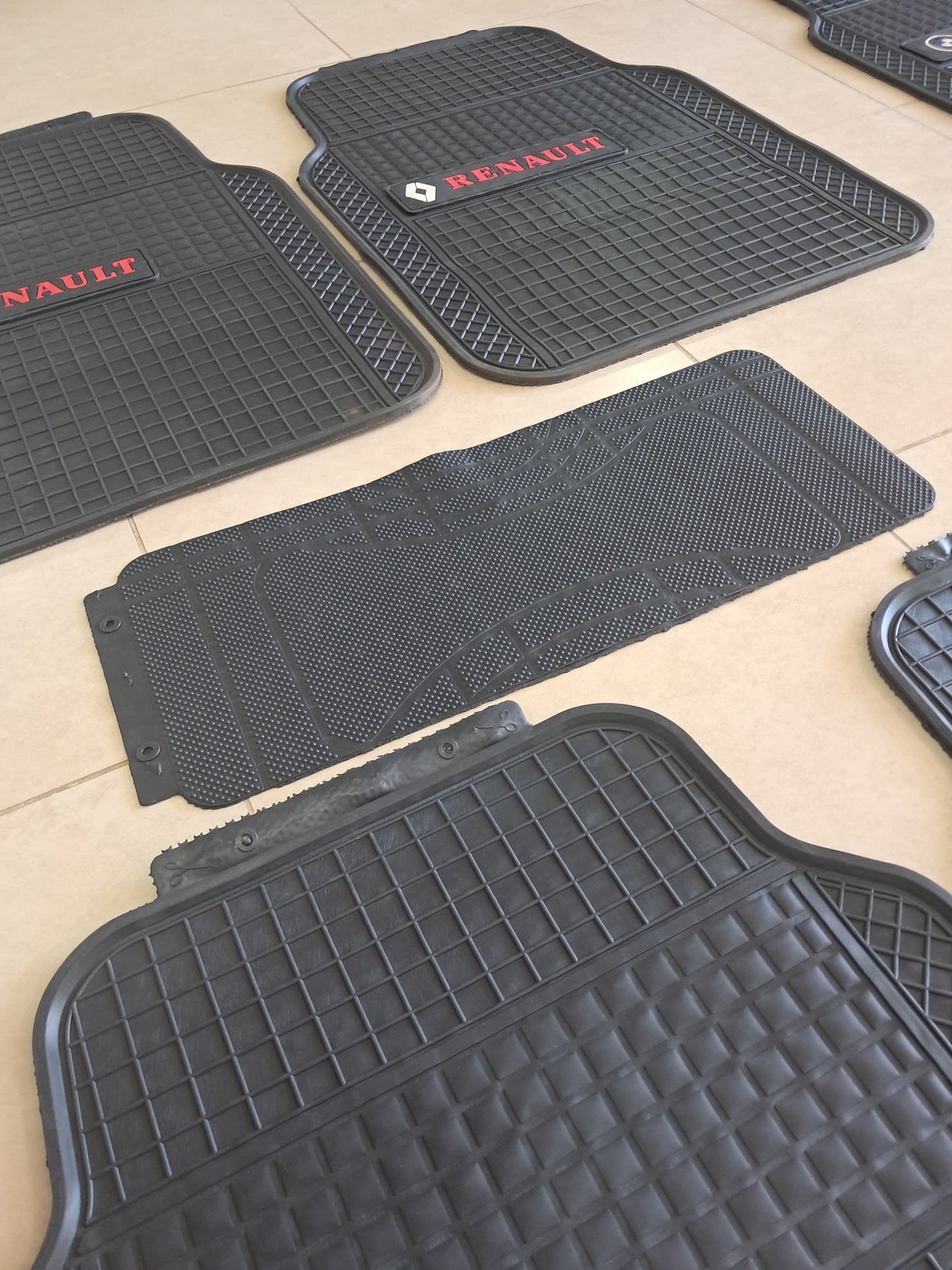 Renault SportLine Rubber Floor Mats – Anti-Slip All-Season 5 Piece Set