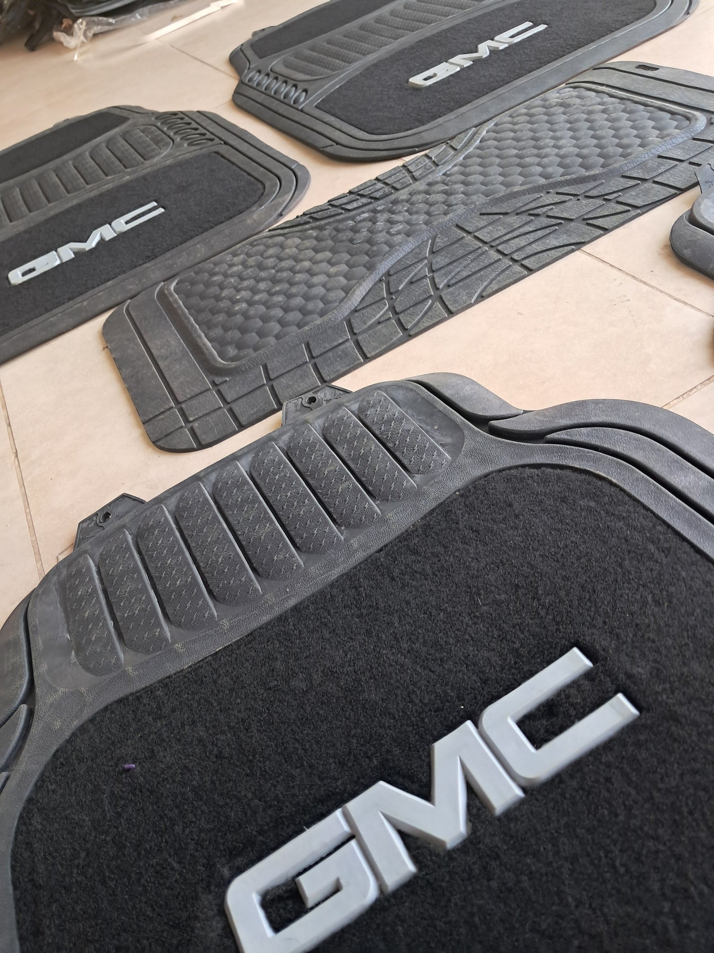 GMC Black Luxury Carpet & Rubber Floor Mats – Premium 5PCS Universal Set