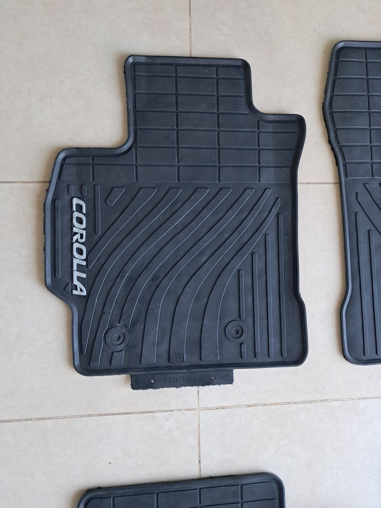 Toyota Corolla (2008–2013) Original Rubber Floor Mats Set – Full Set Heavy Duty