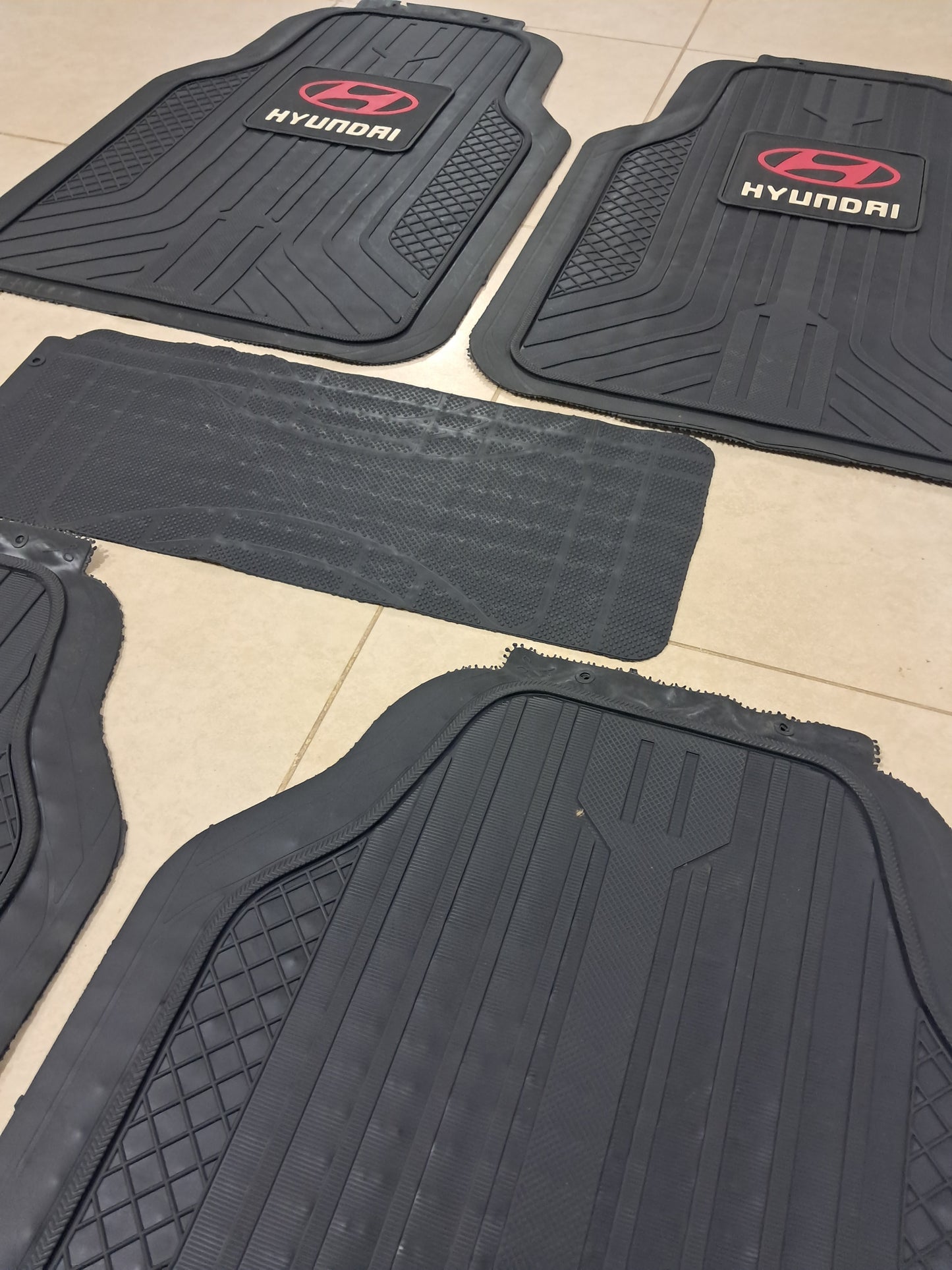 Hyundai RoadMaster Floor Mats Universal Fit All-Weather Car Mats (5 PCS)