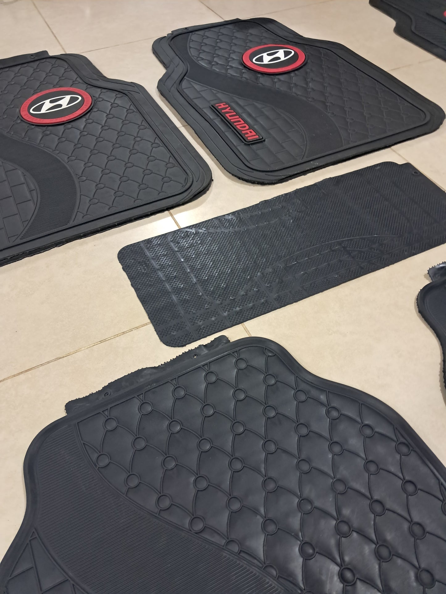 Hyundia Red Border White Logo 3D Luxury Rubber Floor Mats – Universal 5PCS Set