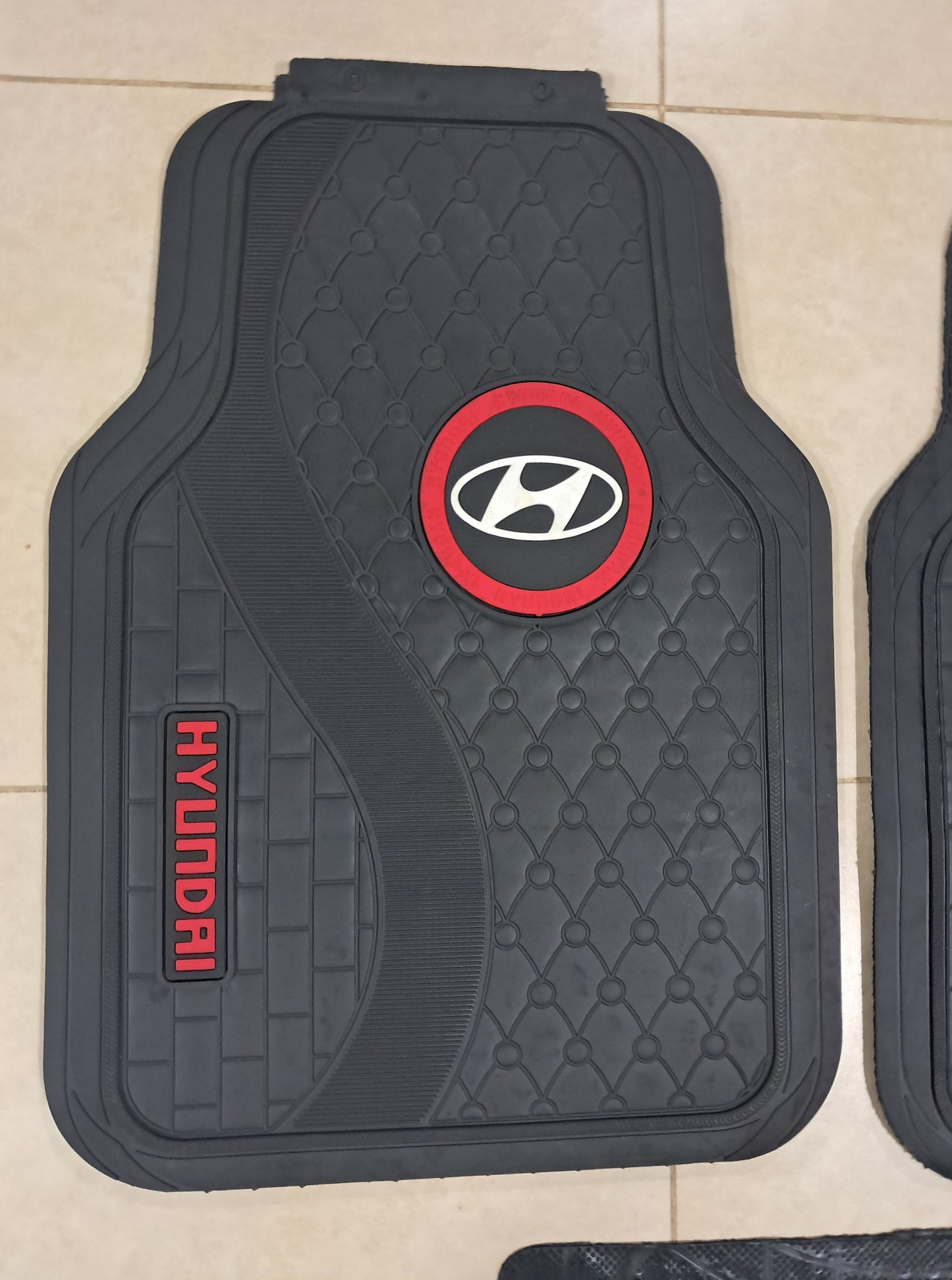 Hyundia Red Border White Logo 3D Luxury Rubber Floor Mats – Universal 5PCS Set