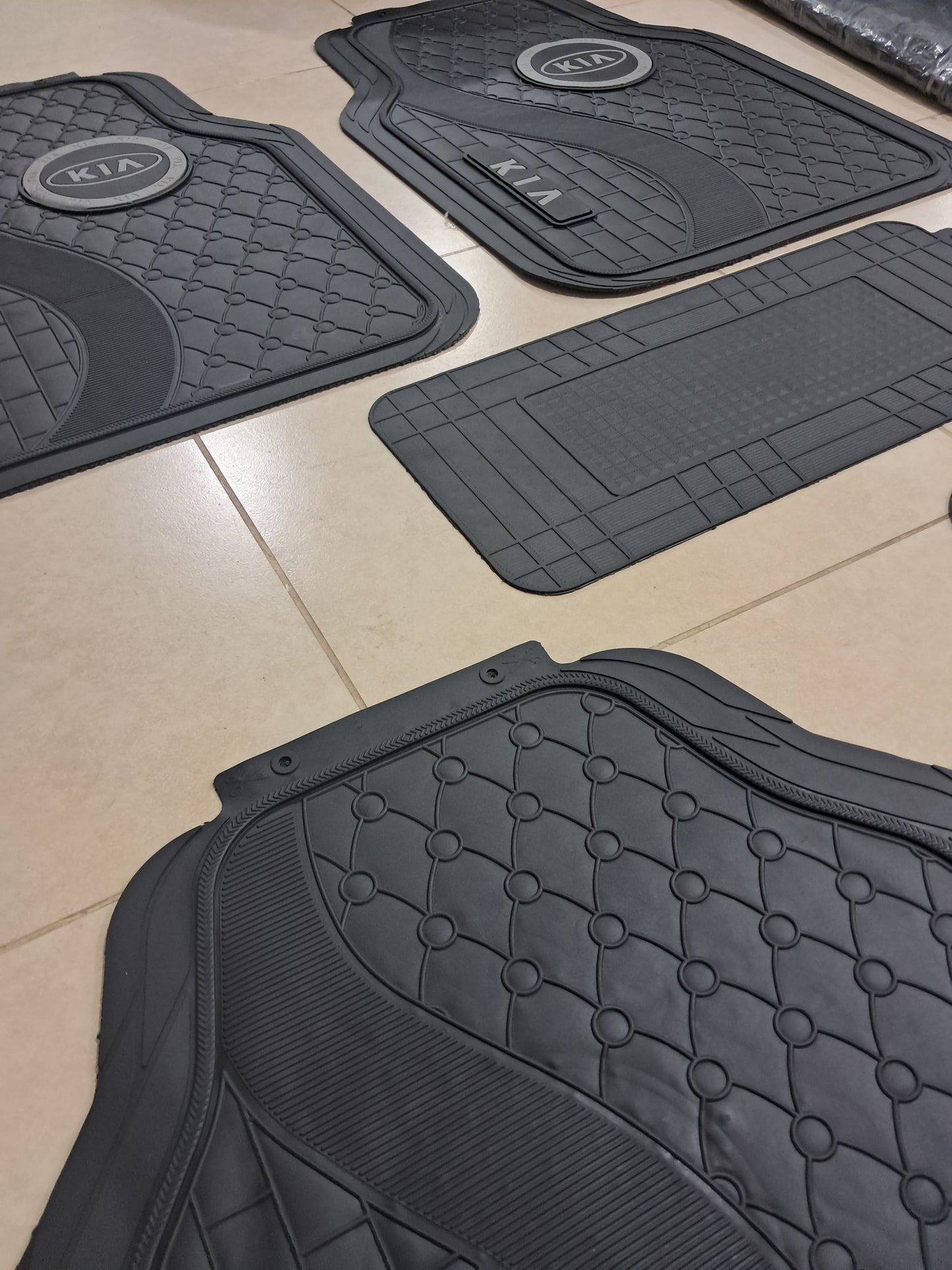 Kia Grey Logo 3D Luxury Rubber Floor Mats – Universal 5PCS Set