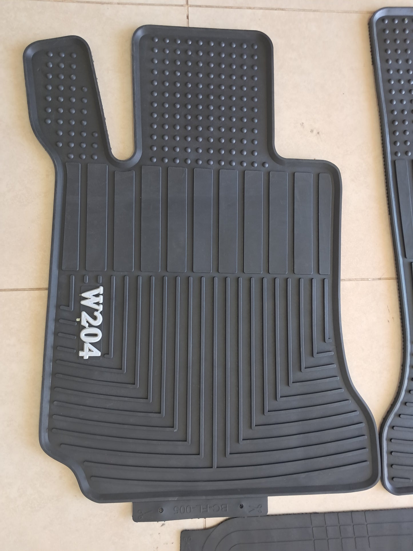 Mercedes C-Class W204 2007–2014 Rubber Floor Mats – Custom Fit Anti-Slip All-Weather (5 PCS)