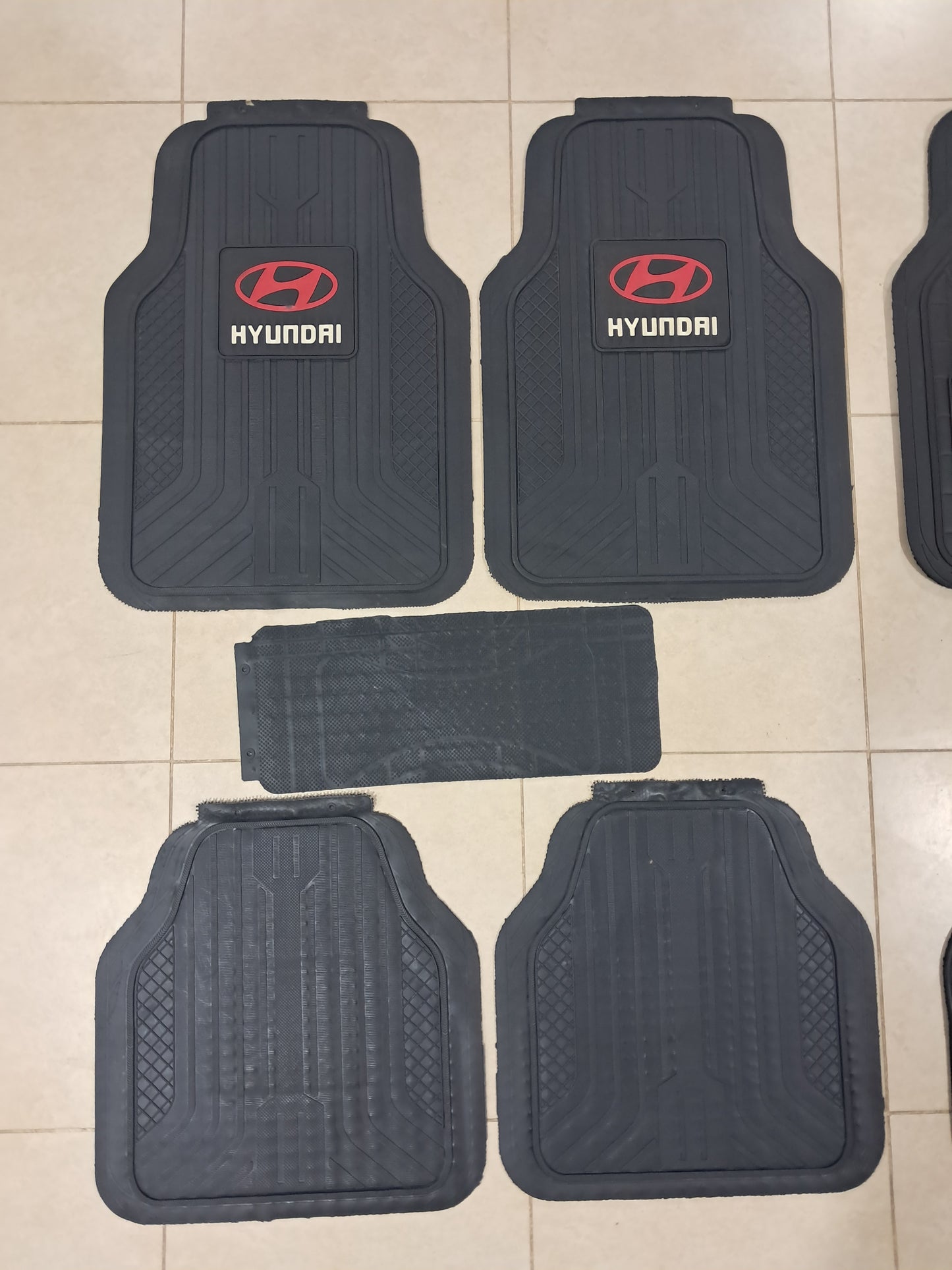 Hyundai RoadMaster Floor Mats Universal Fit All-Weather Car Mats (5 PCS)