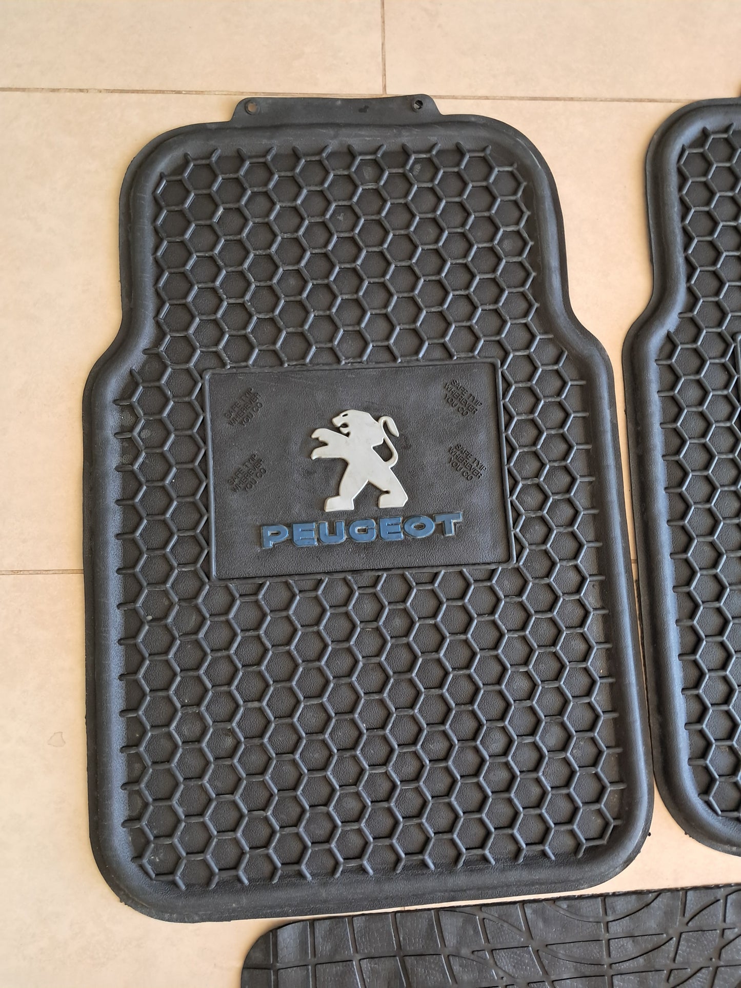 Peugeot Honeycomb Rubber Floor Mats – Heavy Duty Universal 5PCS Set