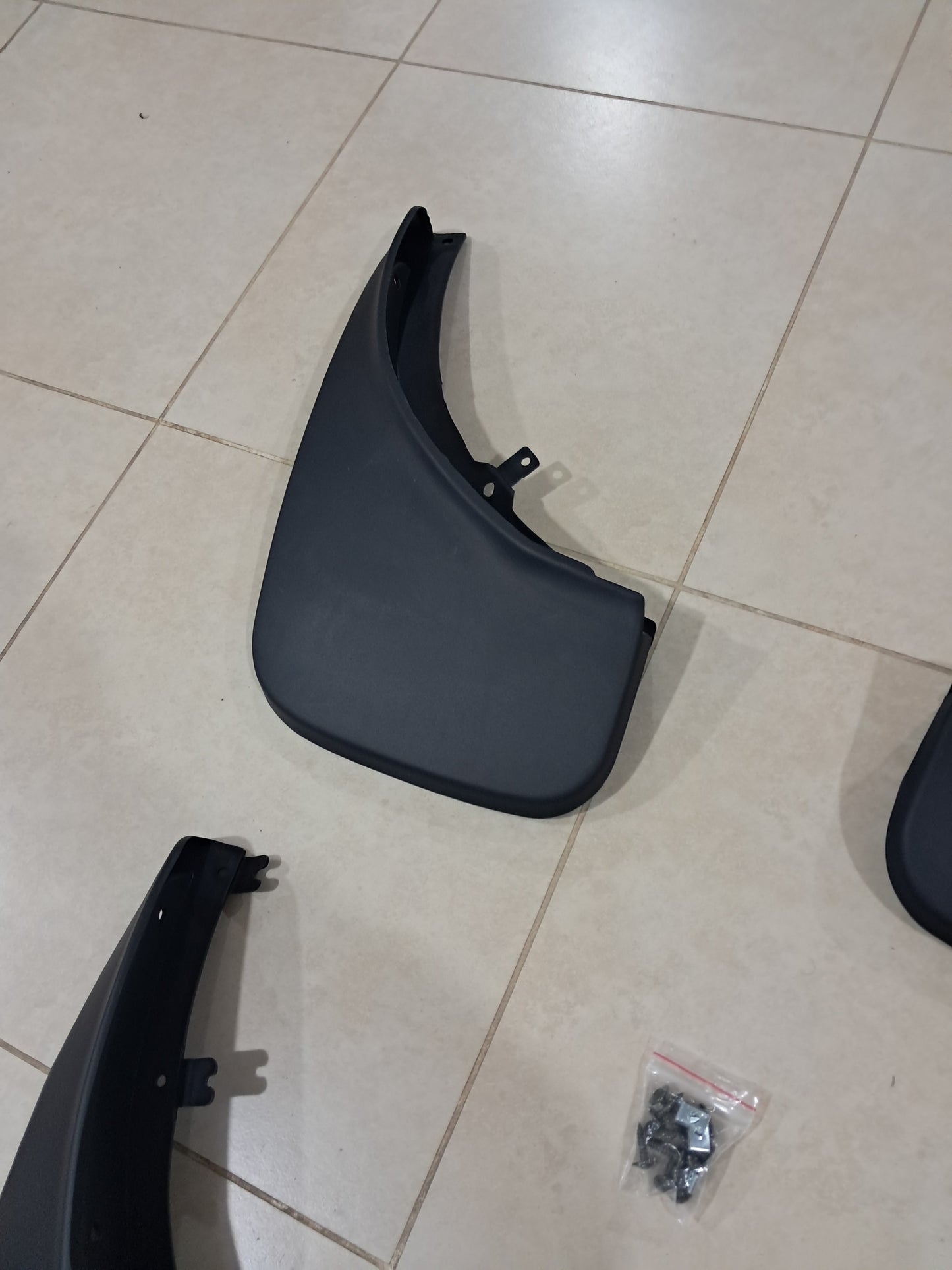 Range Rover Vogue 2005–2011 Original Mud Flaps Set (OEM Style) – Heavy Duty Protection