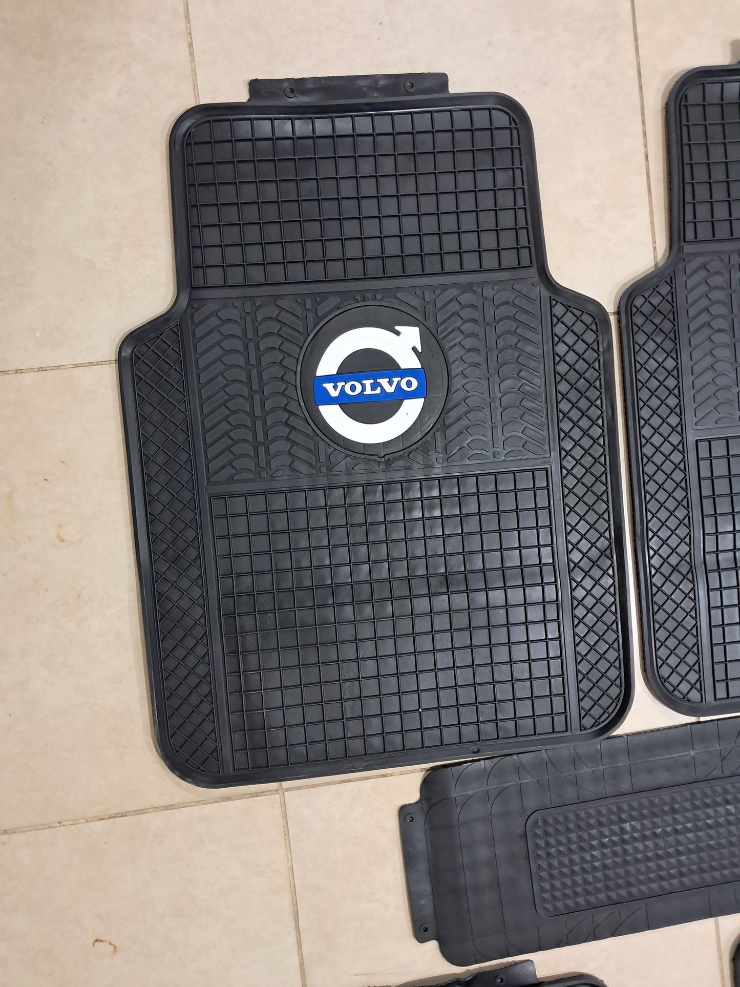 Volvo Heavy Duty Rubber Floor Mats – Universal 5PCS Set