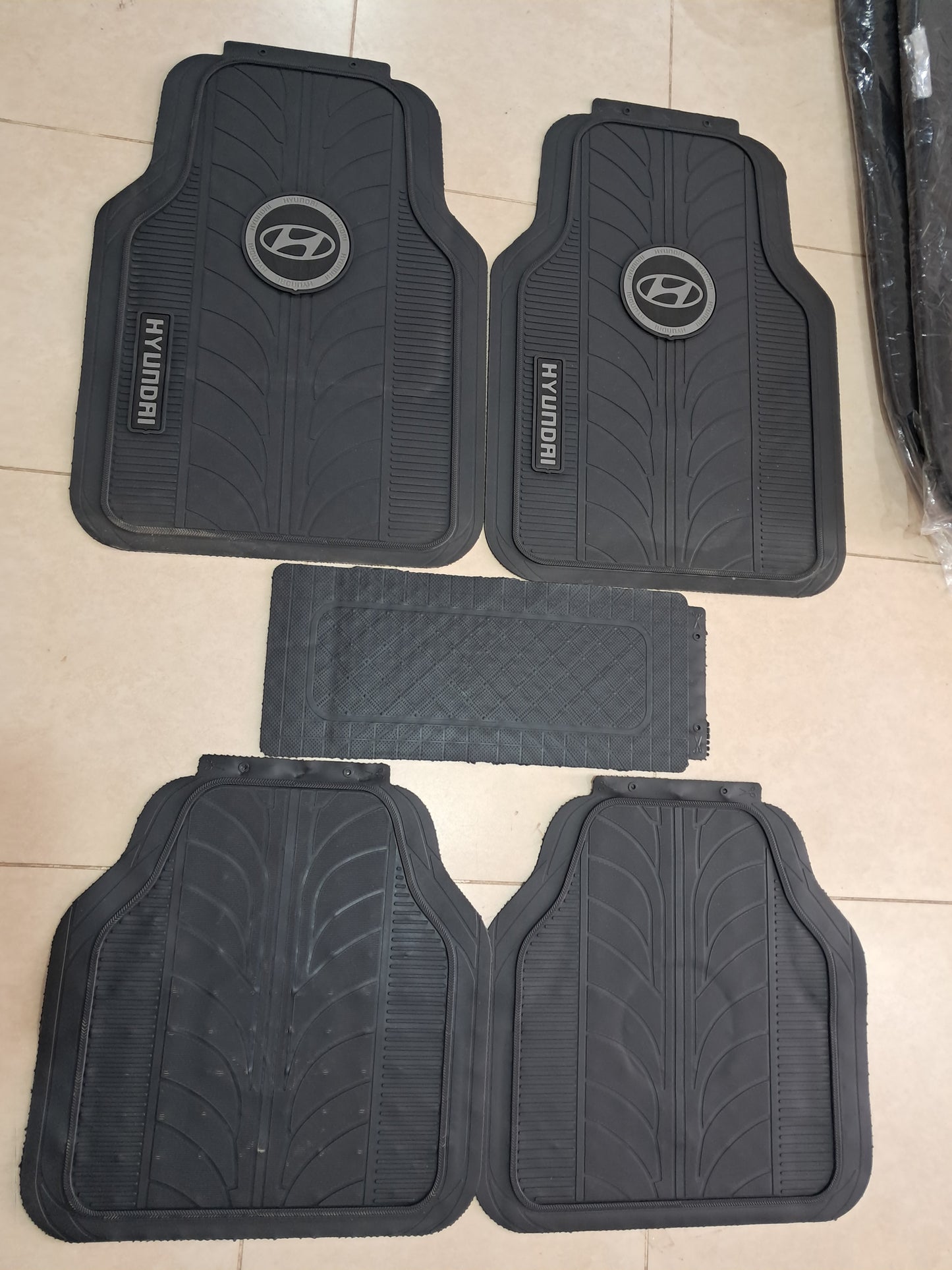 Hyundia Premium Line Rubber Mats – Waterproof Anti-Slip 5 Piece Set