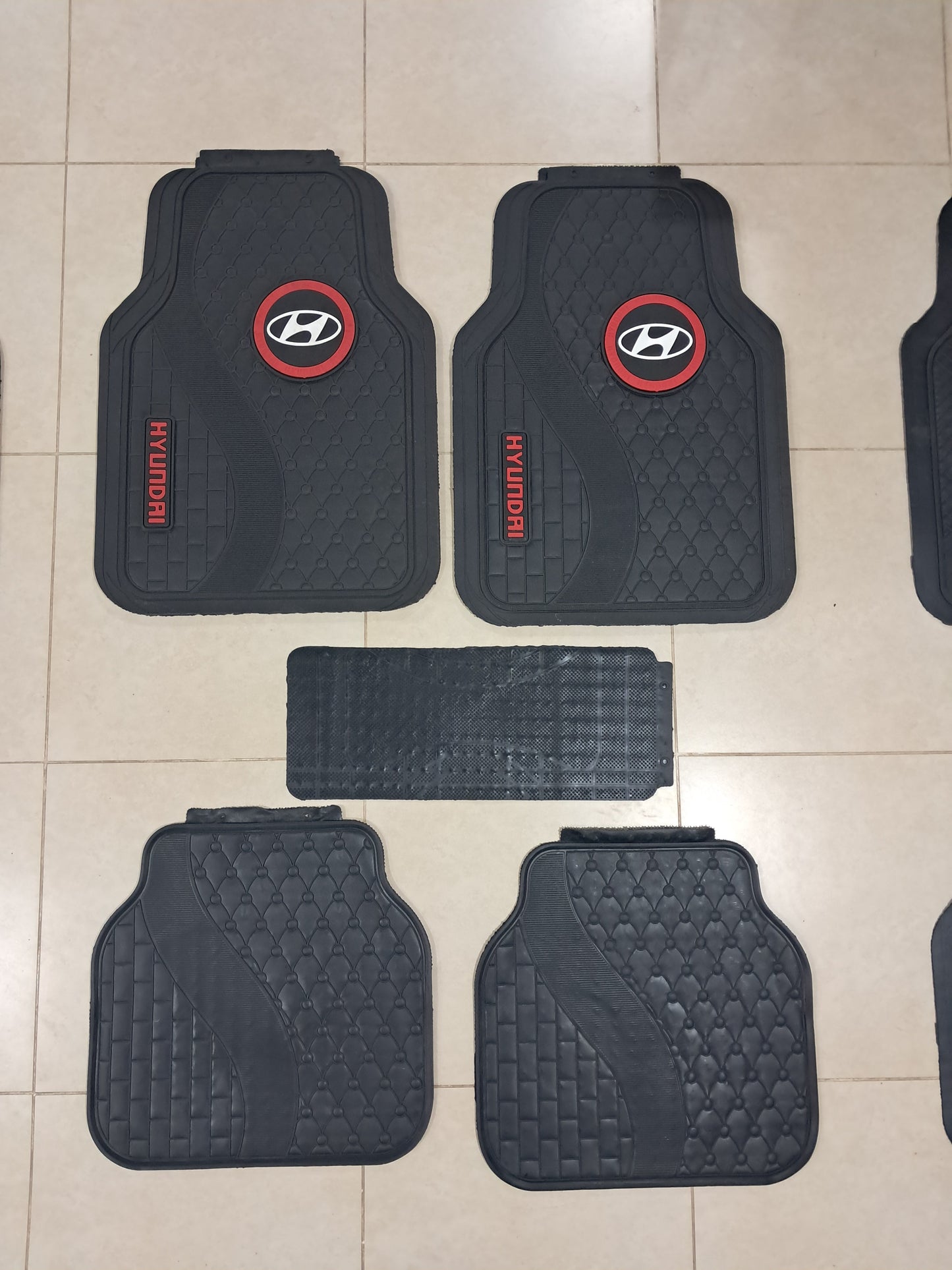 Hyundia Red Border White Logo 3D Luxury Rubber Floor Mats – Universal 5PCS Set