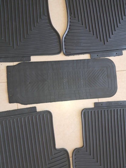 Mercedes C-Class W204 2007–2014 Rubber Floor Mats – Custom Fit Anti-Slip All-Weather (5 PCS)