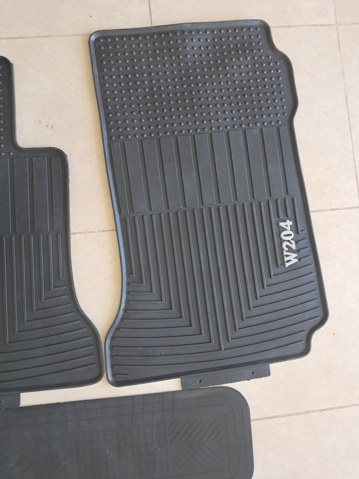 Mercedes C-Class W204 2007–2014 Rubber Floor Mats – Custom Fit Anti-Slip All-Weather (5 PCS)
