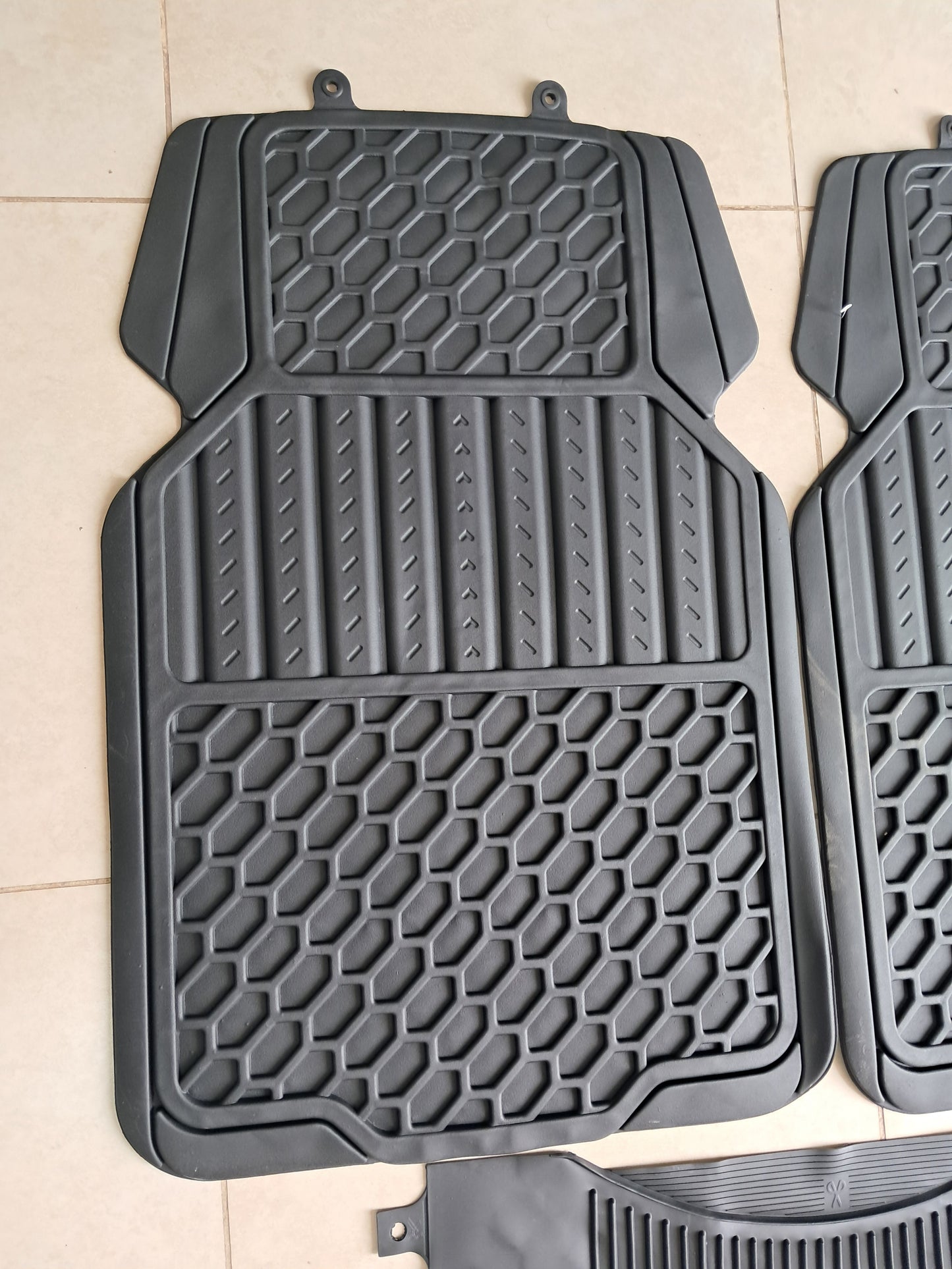 Honeycomb Design 5 PCS Black Heavy Duty Rubber Car Floor Mats – Anti-Slip & Waterproof