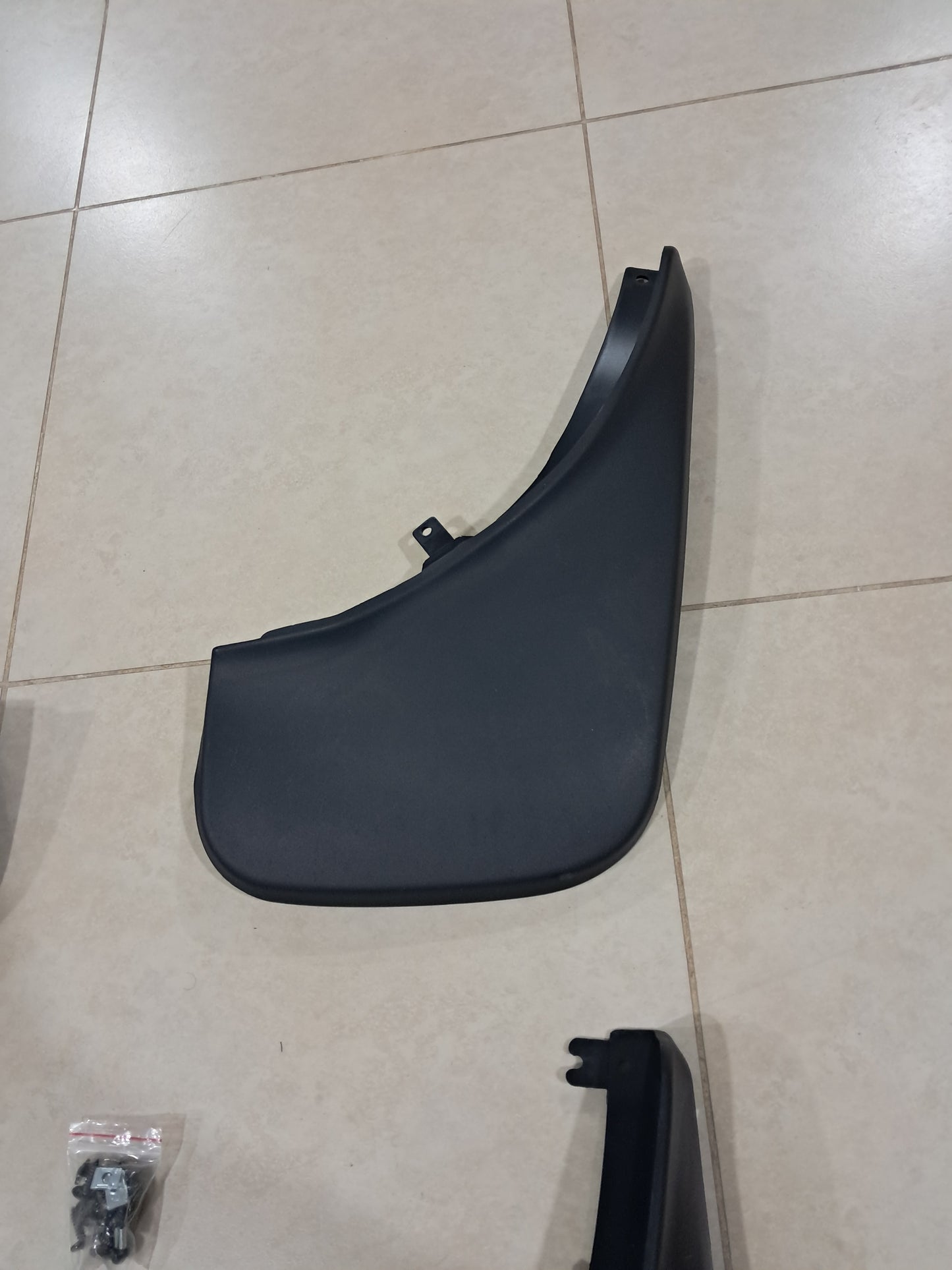 Range Rover Vogue 2005–2011 Original Mud Flaps Set (OEM Style) – Heavy Duty Protection
