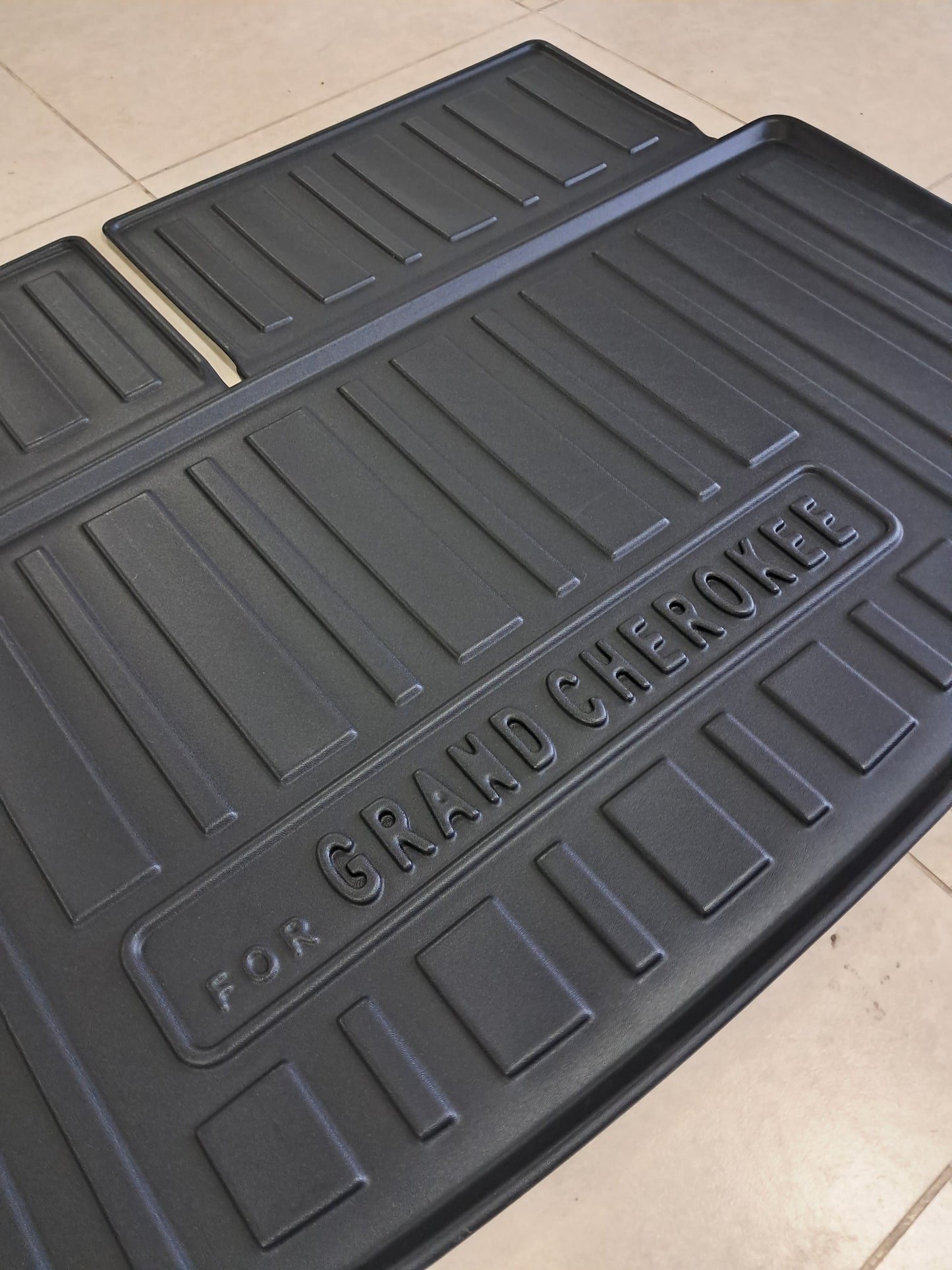 Jeep Grand Cherokee 2022–2025 Original Cargo Trunk Mat – Premium Rubber Liner (WL New Shape)