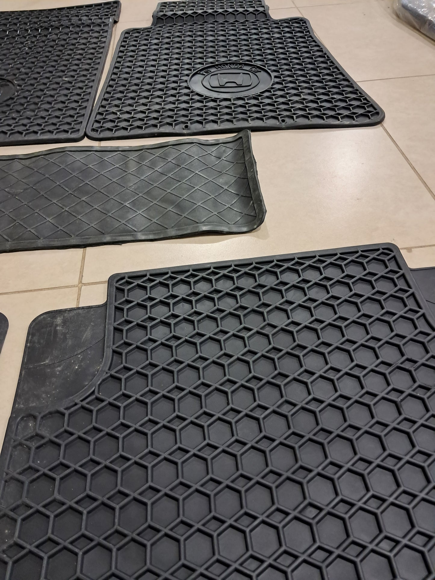 Honda HexaGrip Rubber Floor Mats – All-Season Protection 5PCS