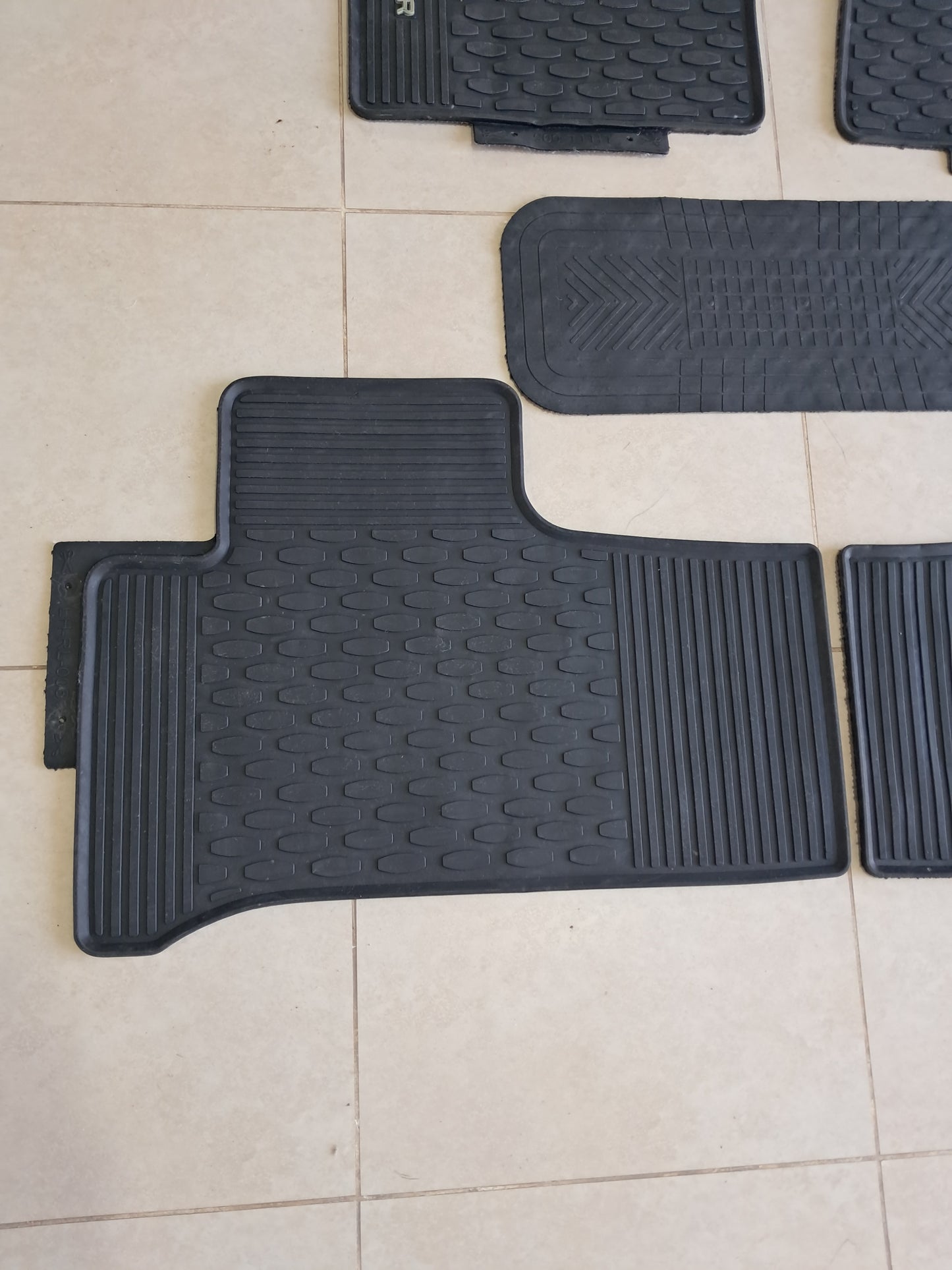 Range Rover Vogue 2002–2012 Original Rubber Floor Mats Set (L322) – Full Set