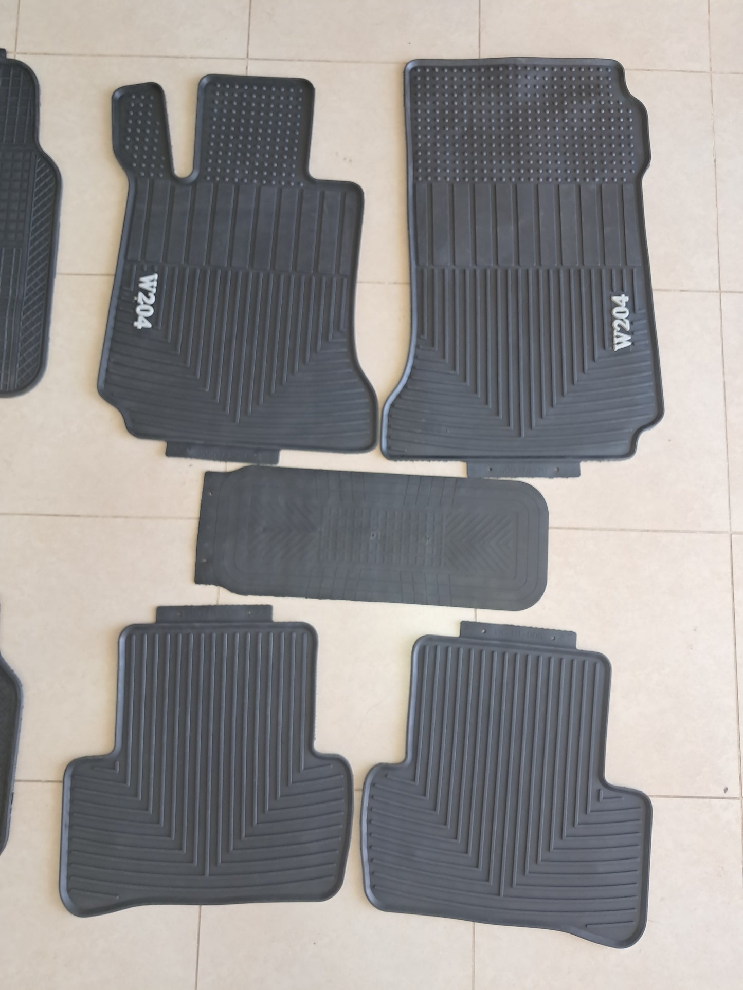 Mercedes C-Class W204 2007–2014 Rubber Floor Mats – Custom Fit Anti-Slip All-Weather (5 PCS)