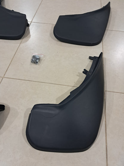 Range Rover Vogue 2005–2011 Original Mud Flaps Set (OEM Style) – Heavy Duty Protection